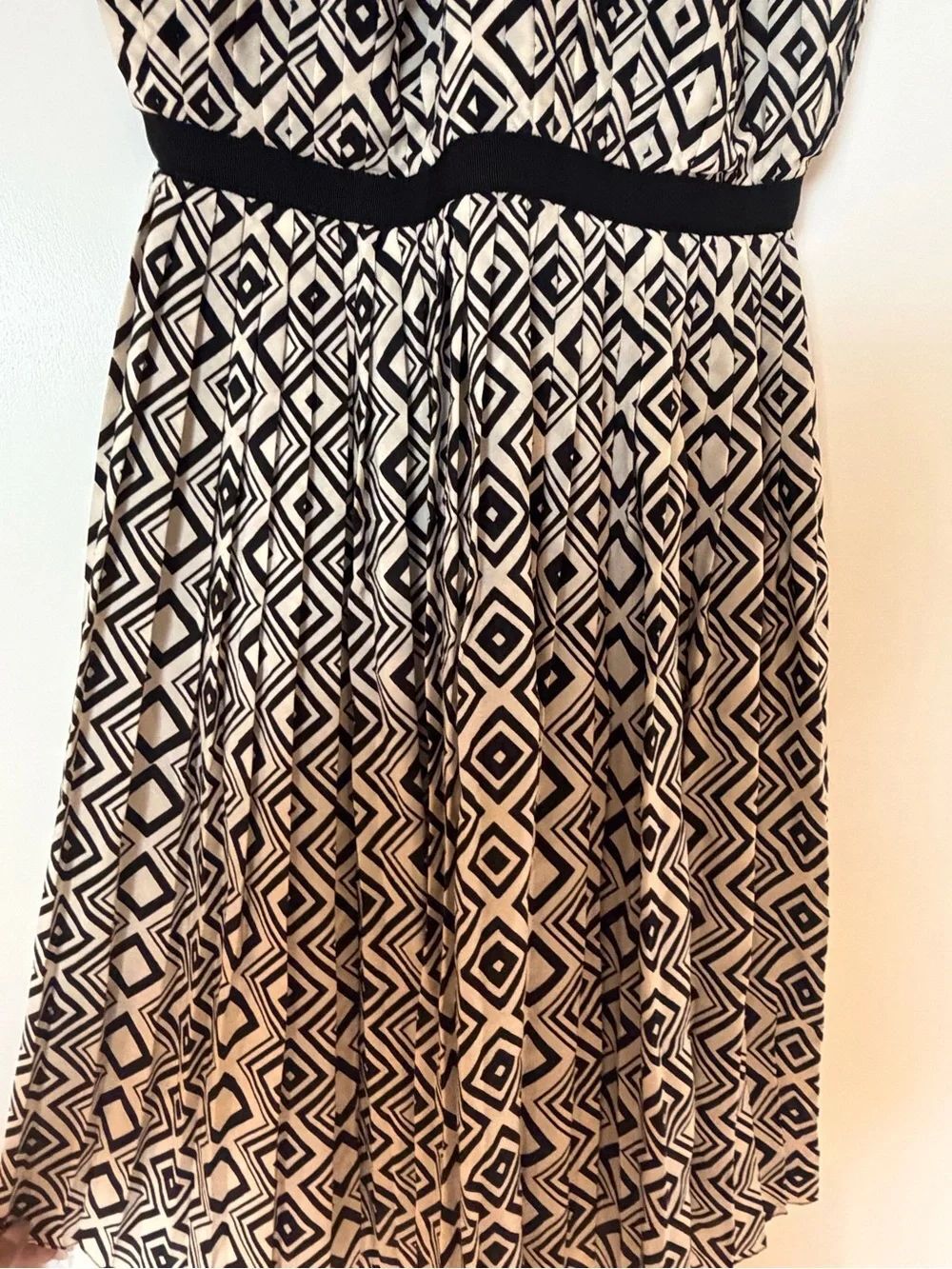 MARTIN GRANT Black and Cream Geometric One-Shoulder Strap Dress - Picture 6 of 11